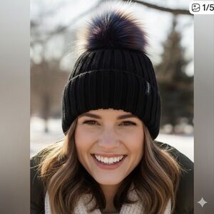 NOIZE CALLIE Style Black Ribbed Knit Faux Fur Pom Pom Beanie OS